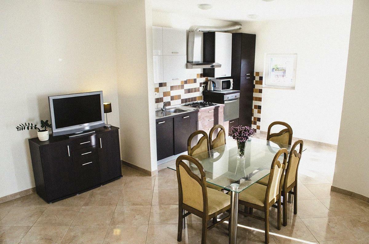 Mars Apartment โตรกีร์ ภายนอก รูปภาพ